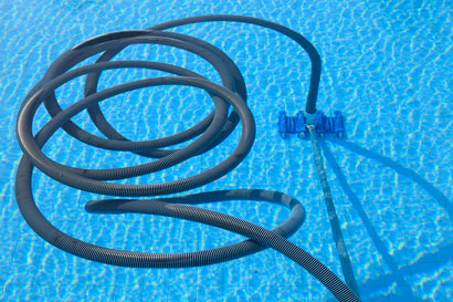 This is a picture of a pool hose in a clean pool in Amarillo, Texas.